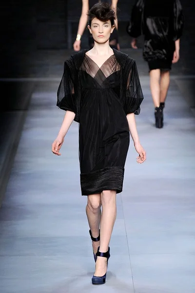 Look 32